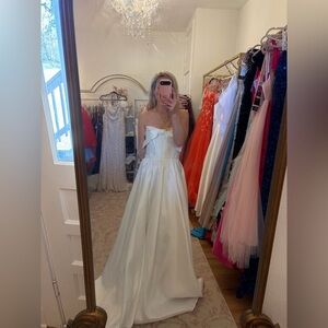 Elegant White Strapless Gown